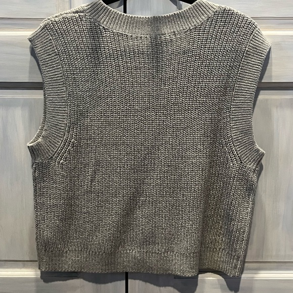 H&M Sweater Vest - Picture 2 of 3